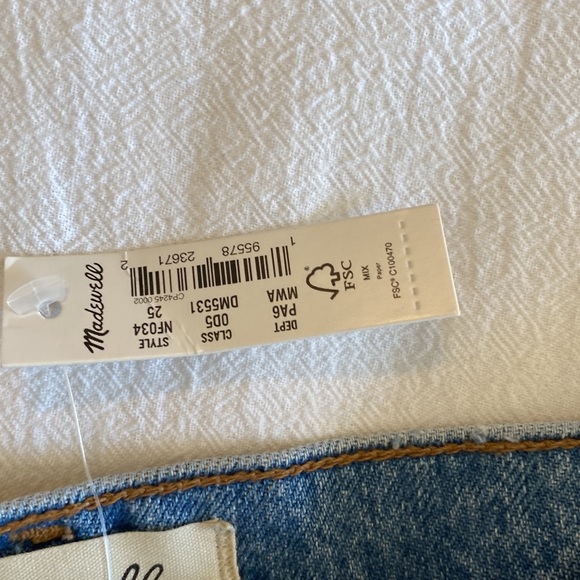 Madewell relaxed denim shorts - Picture 5 of 10